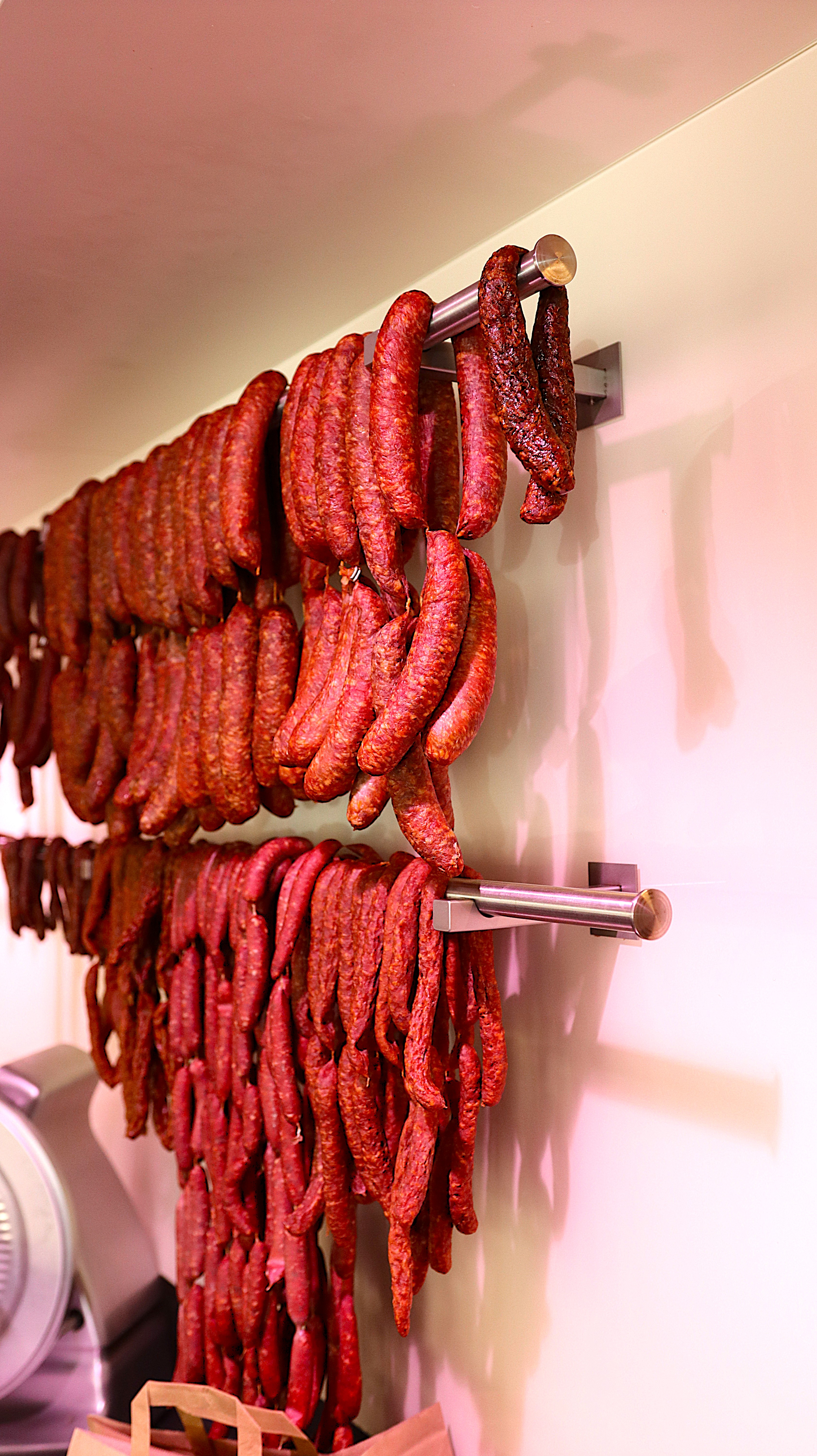 Hausgemachte Wurstwaren der Metzgerei Wiedmaier